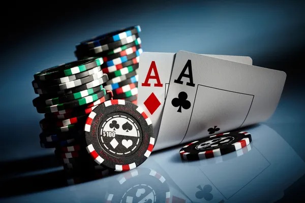 Live Bandar Poker table on kraton bet with dealer and player cards displayed